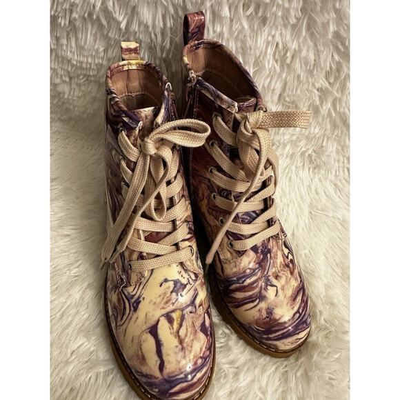 Steve Madden Girl's Size 3 Boots Watercolor Lace Up Patent‎ Rubber Sole Purple - Picture 1 of 7